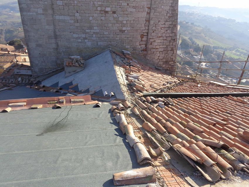 tempio_san_fortunato_todi_copertura_posa_coppi